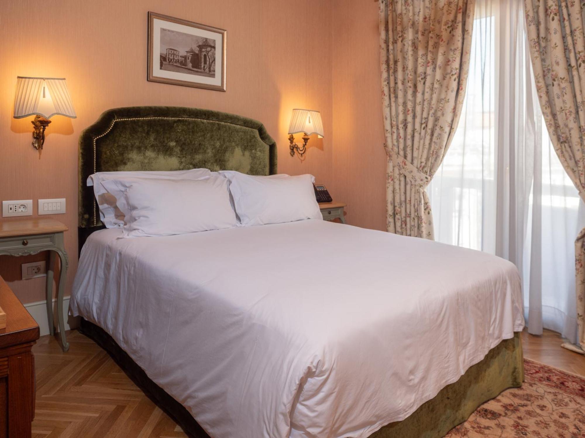 Ebel Boutique Hotel Tirana Exterior foto